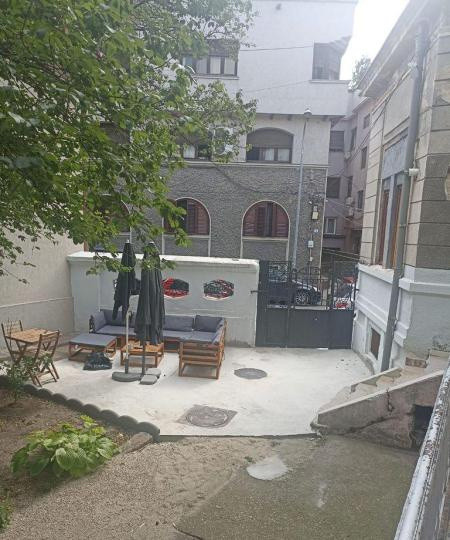 Apartament 4 camere  semidecomandat - Cismigiu