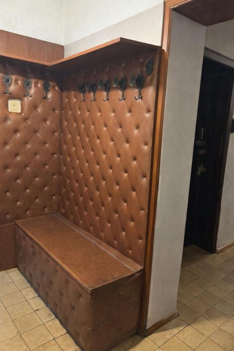 Apartament de vanzare 4 camere- decomandat-zona Pantelomon