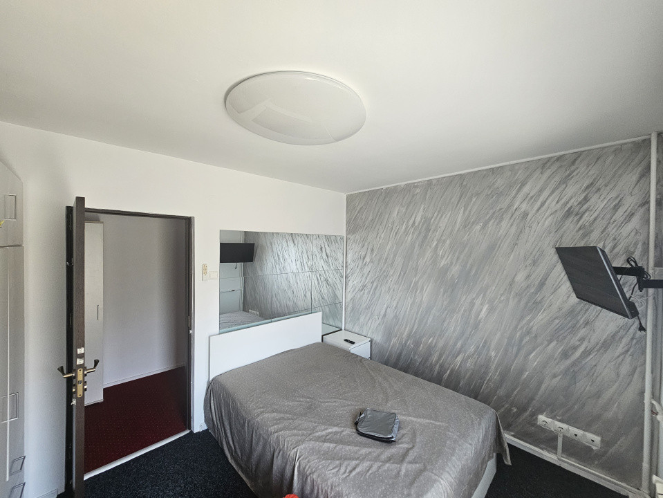 Apartament de vanzare-4 camere-decomandat-zona Unirii