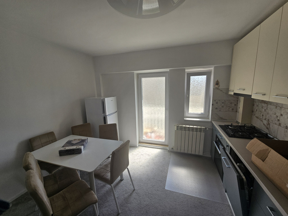 Apartament de vanzare-4 camere-decomandat-zona Unirii