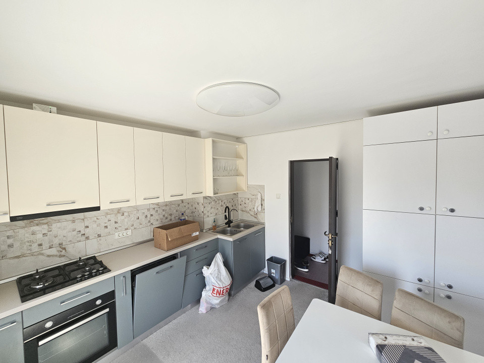 Apartament de vanzare-4 camere-decomandat-zona Unirii