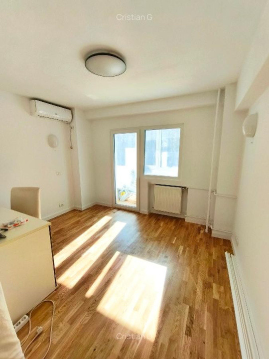 Apartament 4 camere  decomandat – zona Universitate l Romana