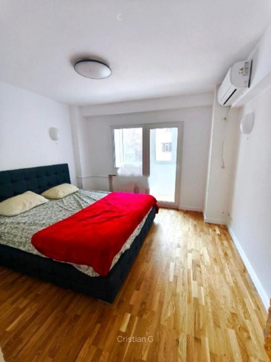 Apartament 4 camere  decomandat – zona Universitate l Romana