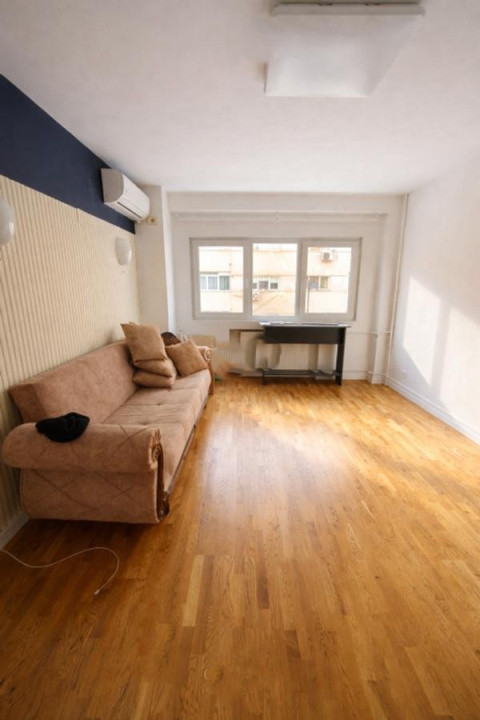 Apartament 4 camere  decomandat – zona Universitate l Romana