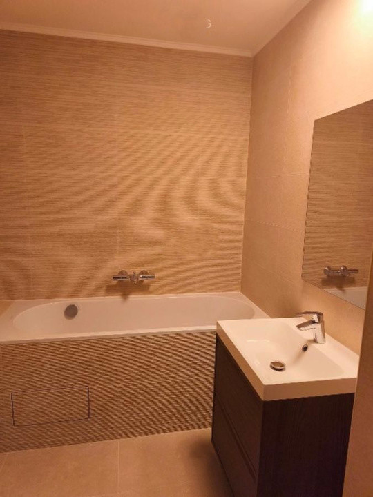 Apartament 4 camere  decomandat – zona Universitate l Romana