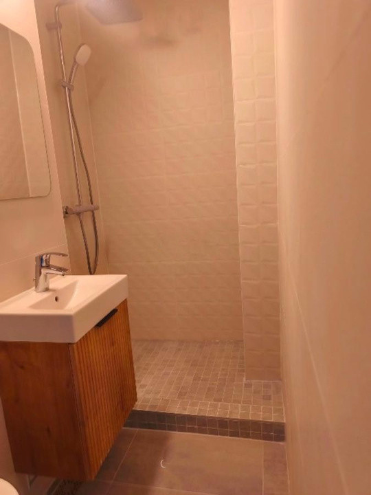 Apartament 4 camere  decomandat – zona Universitate l Romana