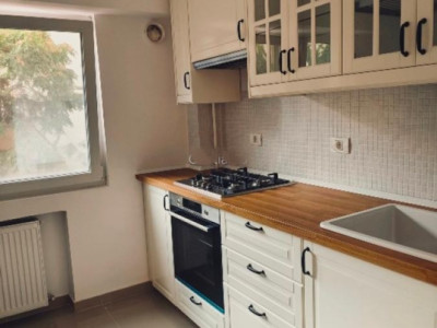 Apartament 4 camere  decomandat – zona Universitate l Romana