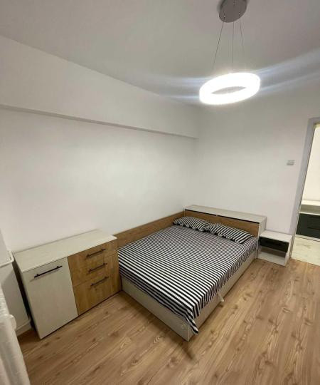 Apartament 4 camere  semidecomandat – Ghencea