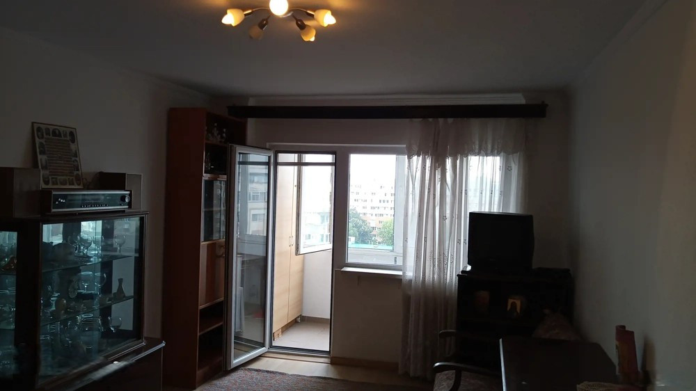 Apartament 4 camere-de vanzare-decomandat-zona Lujerului
