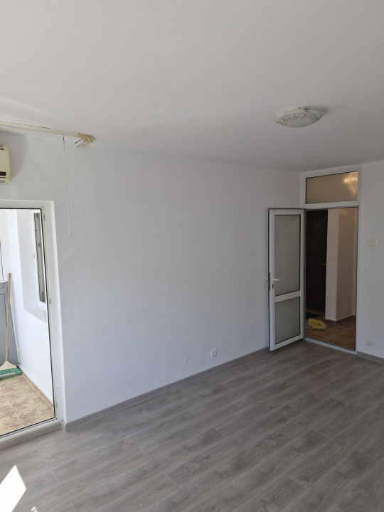 Garsoniera - Decomandata - MIhai Bravu 