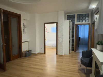 Apartament - 5 camere - decomandat 