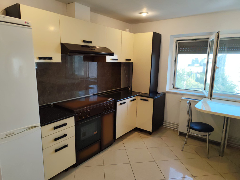 Apartament 3 camere - zona Mall Vitan