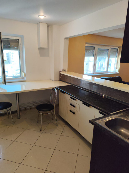 Apartament 3 camere - zona Mall Vitan