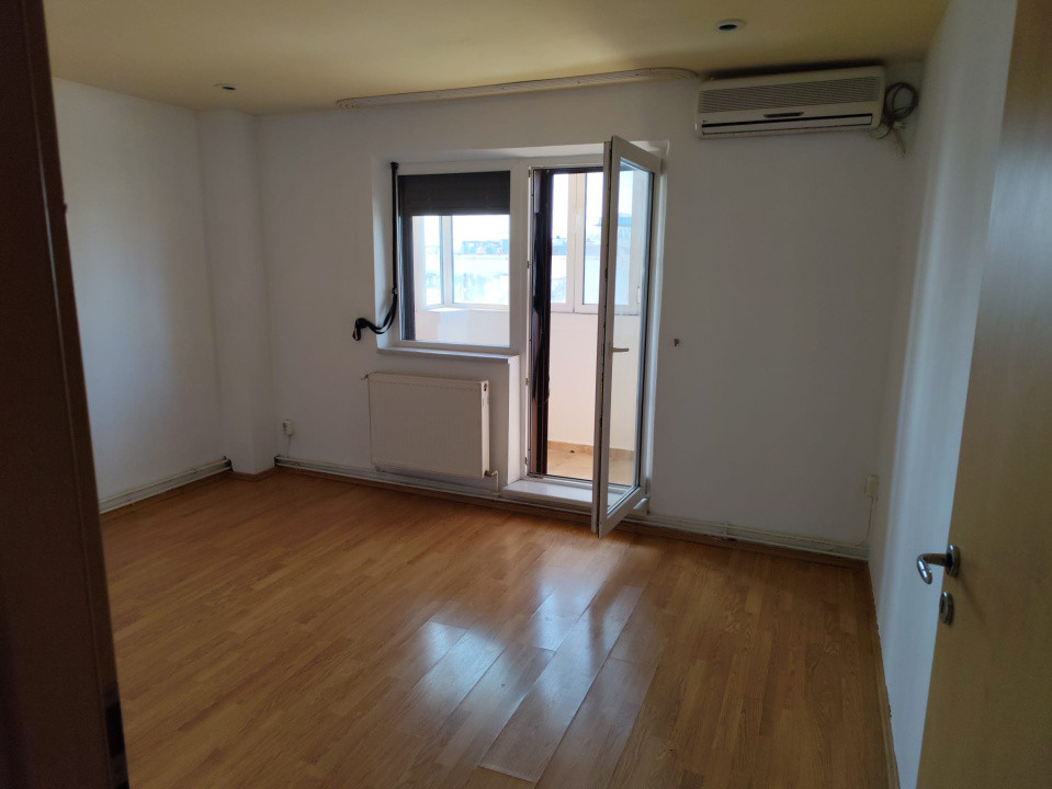 Apartament 3 camere - zona Mall Vitan
