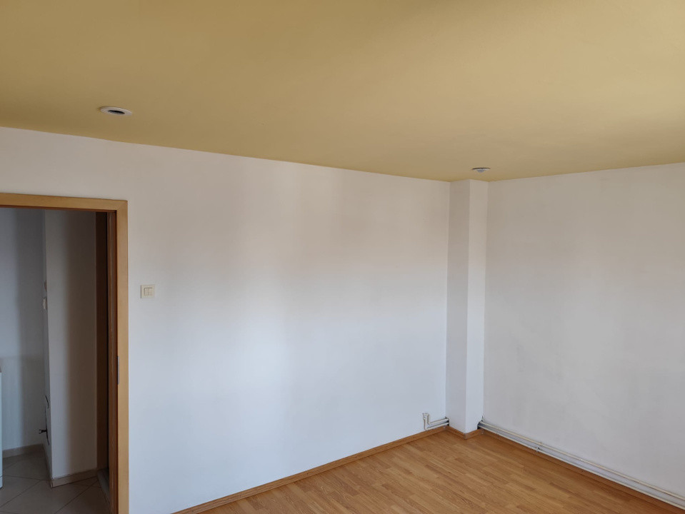 Apartament 3 camere - zona Mall Vitan