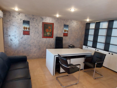 Apartament 3 camere - zona Mall Vitan