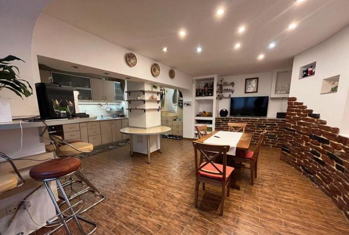 Apartament -4 camere - decomandat - Colentina 