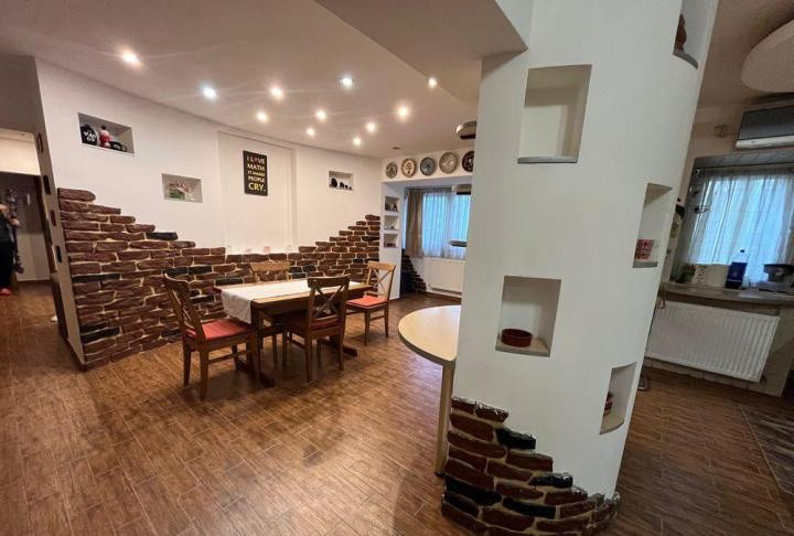 Apartament -4 camere - decomandat - Colentina 