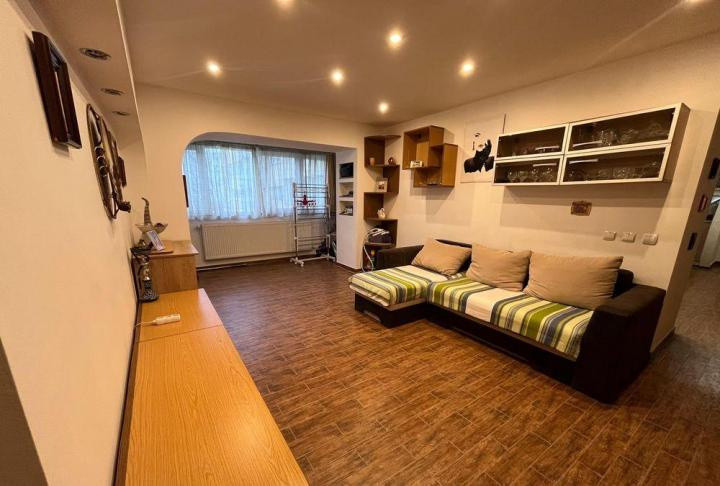 Apartament -4 camere - decomandat - Colentina 