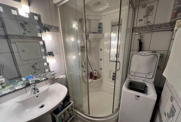 Apartament -4 camere - decomandat - Colentina 