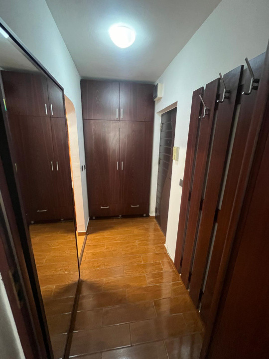 Apartament - 2 camere - semidecomandat - Mihai Bravu 