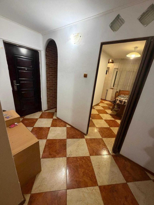 Apartament 3 camere-decomandat-zona Petre Ispirescu