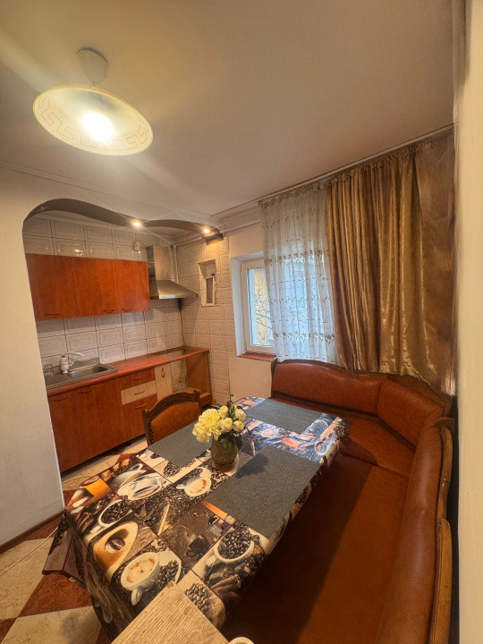 Apartament 3 camere-decomandat-zona Petre Ispirescu