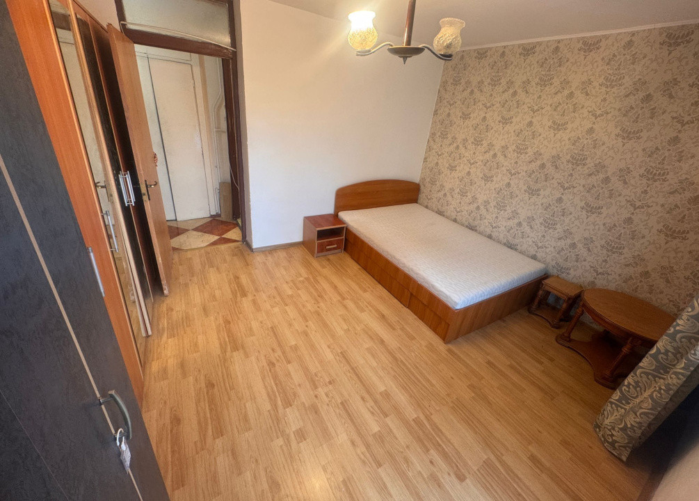 Apartament 3 camere-decomandat-zona Petre Ispirescu