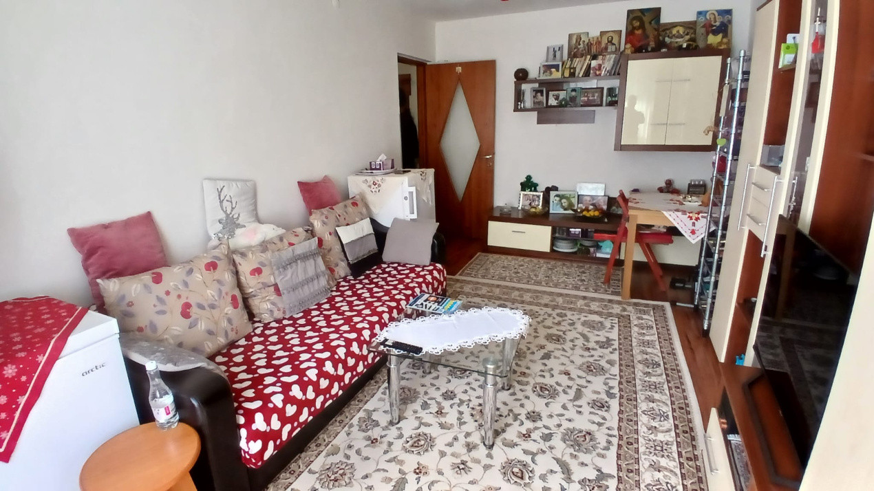Apartament-3-camere-APARATORII-PATRIEI-LA-5-MINUTE-DE-METROU