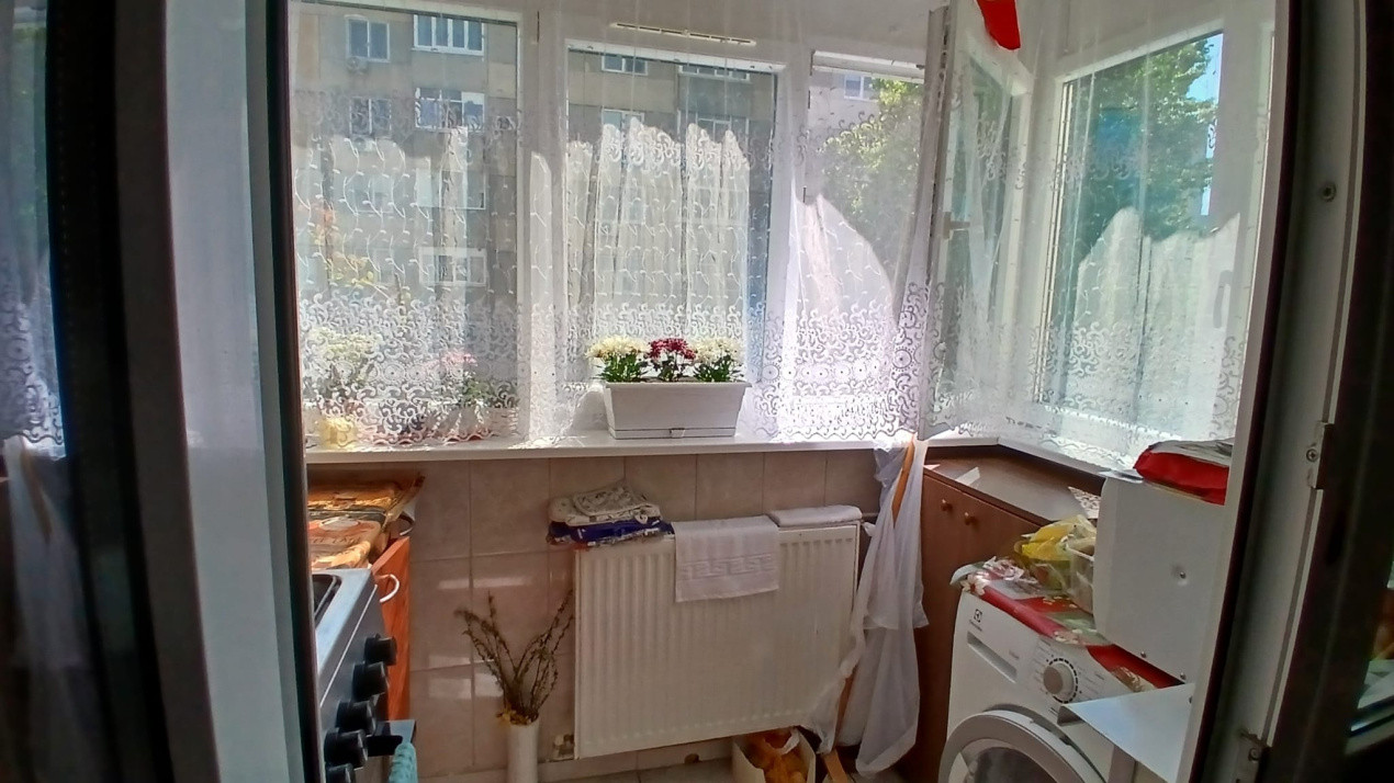 Apartament-3-camere-APARATORII-PATRIEI-LA-5-MINUTE-DE-METROU