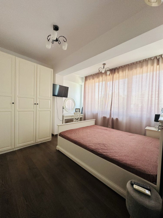 Apartament 2 camere-semidecomandat- zona Decebal