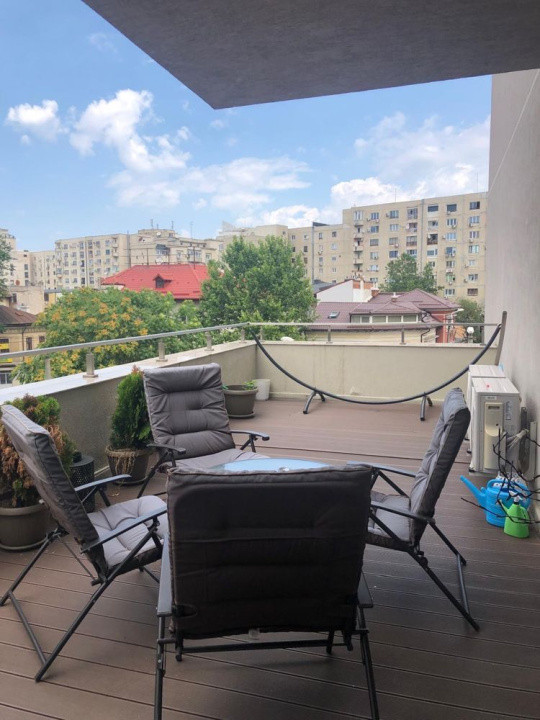 Apartament 2 camere-semidecomandat- zona Decebal
