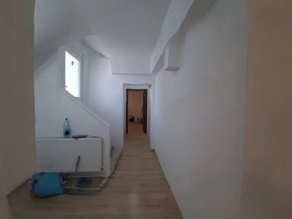 Garsoniera-demisol inalt-zona Banu Manta