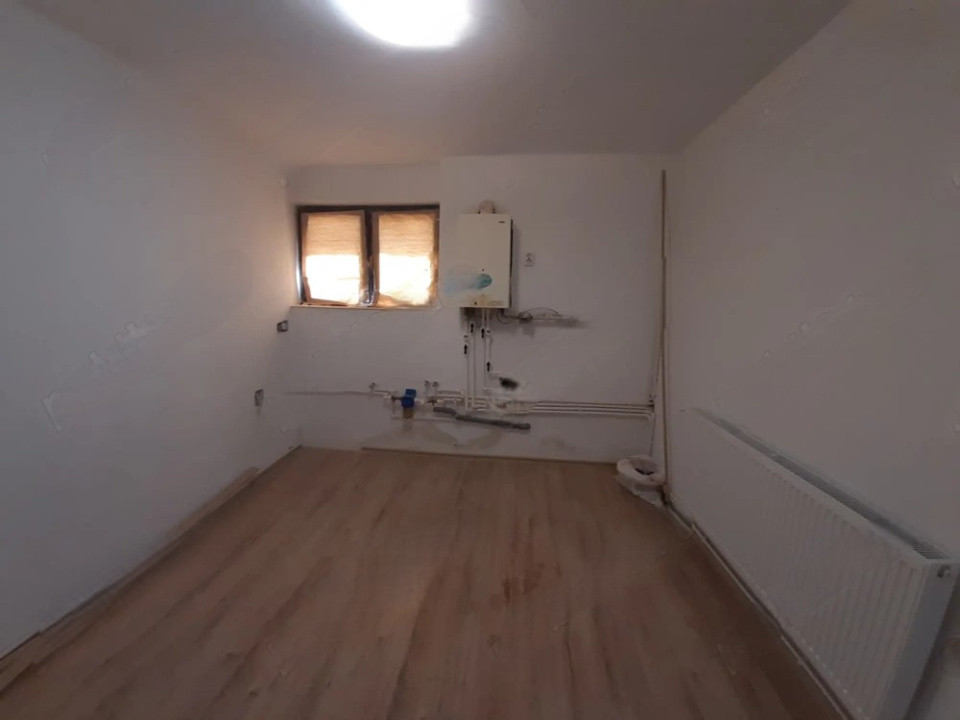 Garsoniera-demisol inalt-zona Banu Manta