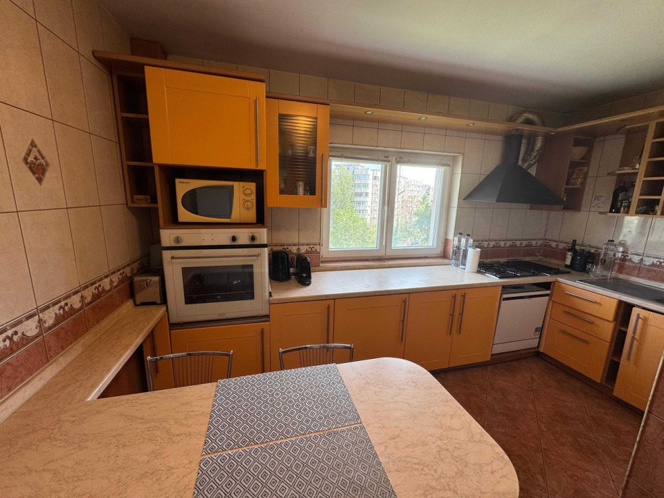 Apartament -3 camere-decomandat-zona-Nerva Traian