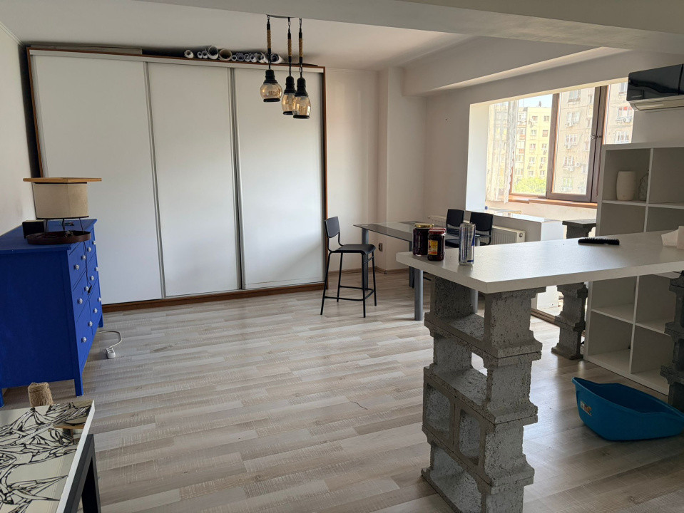 Apartament - 3 camere - semidecomandat - Tineretului 