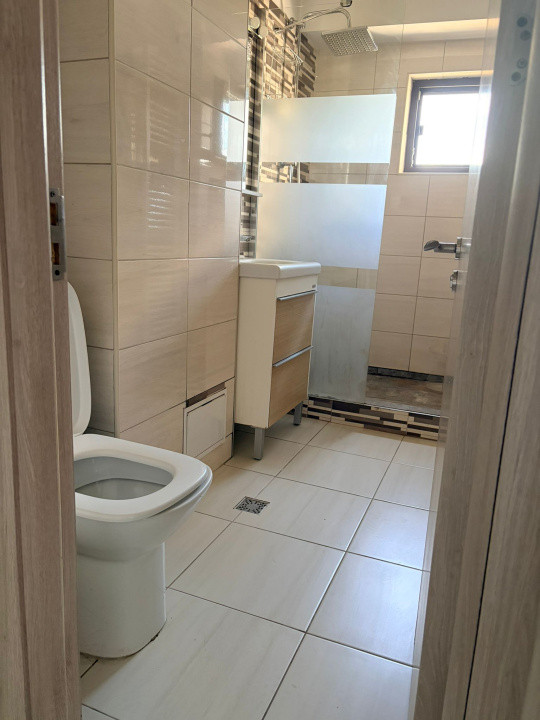Apartament - 3 camere - semidecomandat - Tineretului 