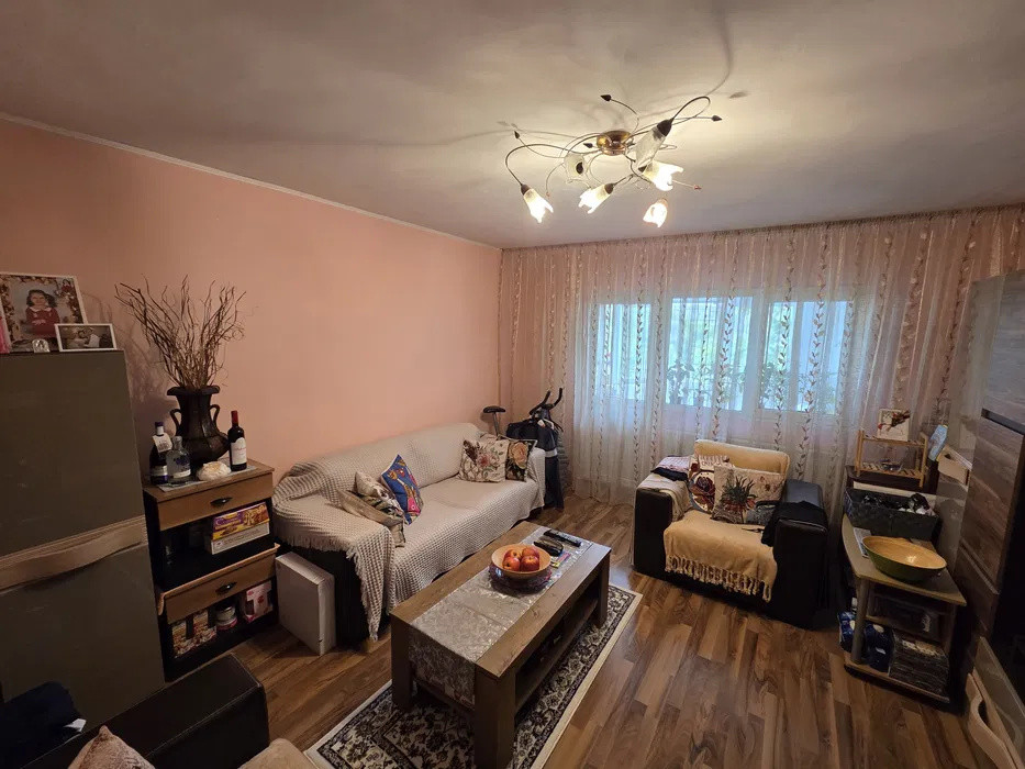 Apartament - 2 camere - semidecomandat -  Vitan 