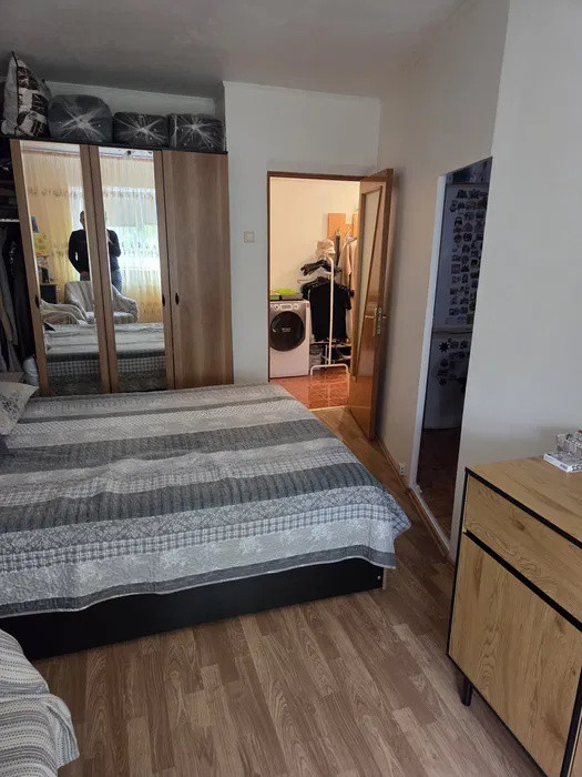 Apartament - 2 camere - semidecomandat -  Vitan 