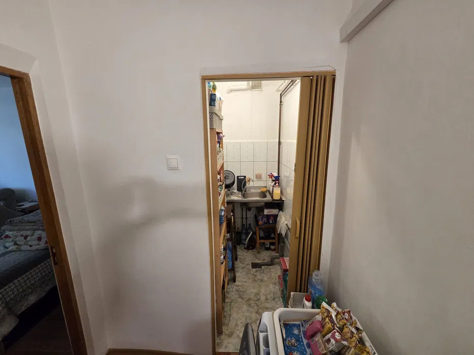 Apartament - 2 camere - semidecomandat -  Vitan 