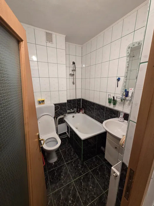 Apartament - 2 camere - semidecomandat -  Vitan 