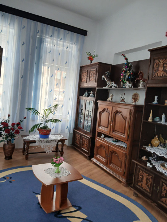 Apartament 5 camere in vila zona Armeneasca