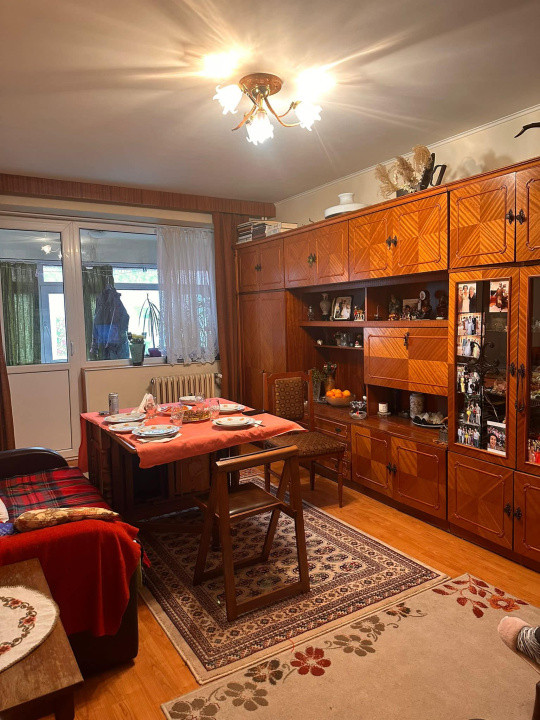 Apartament - 3 camere - decomandat - Tineretului 