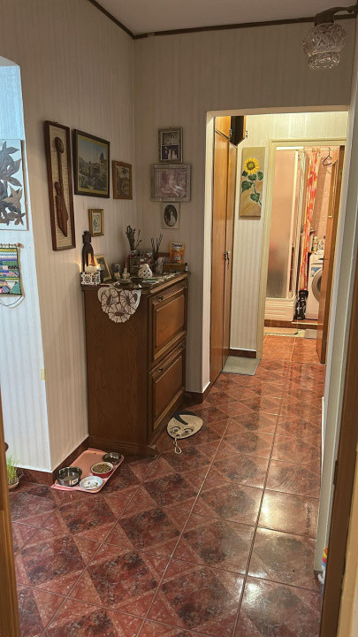 Apartament - 3 camere - decomandat - Tineretului 