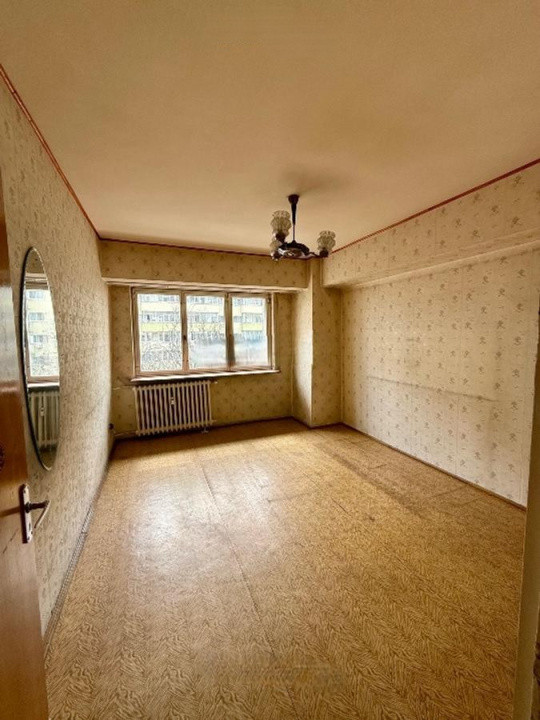 Apartament 4 camere-semidecomandat-spatios-zona Titulescu/Victoriei