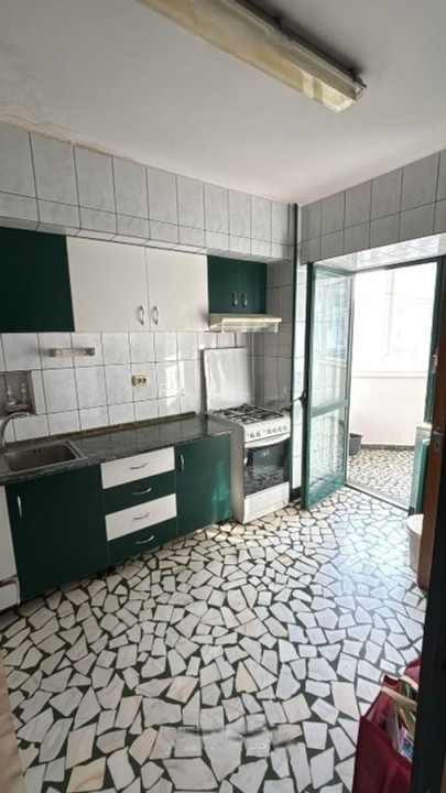 Apartament 4 camere-semidecomandat-spatios-zona Titulescu/Victoriei