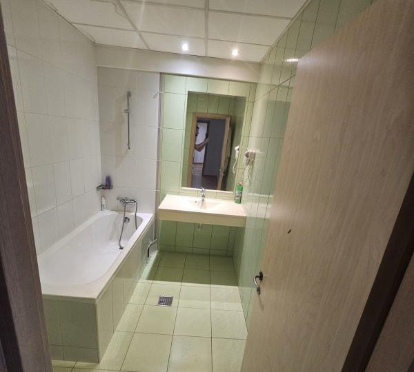 Apartament 2 camere  semidecomandat – Vitan Barzesti
