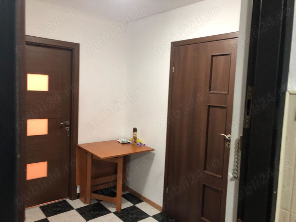 Apartament 4 camere - MOBILAT - zona APARATORII PATRIEI 