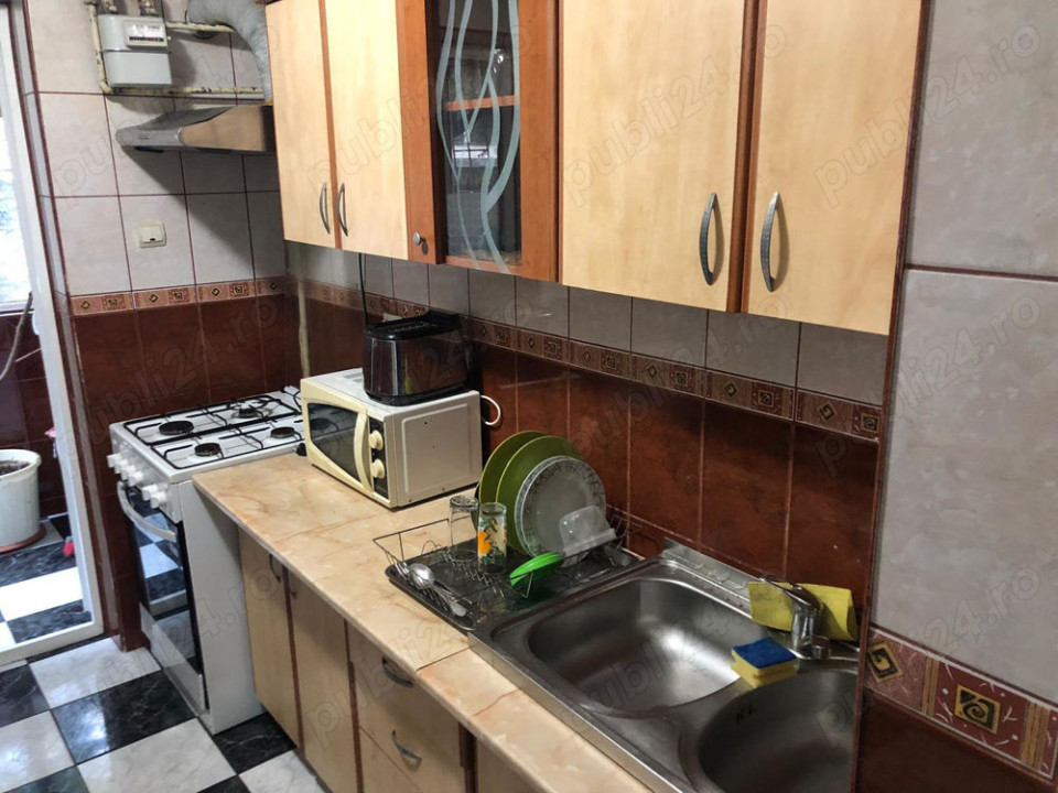 Apartament 4 camere - MOBILAT - zona APARATORII PATRIEI 