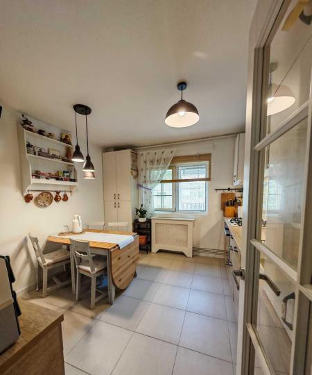 Apartament - 2 camere - decomandat - Tineretului 